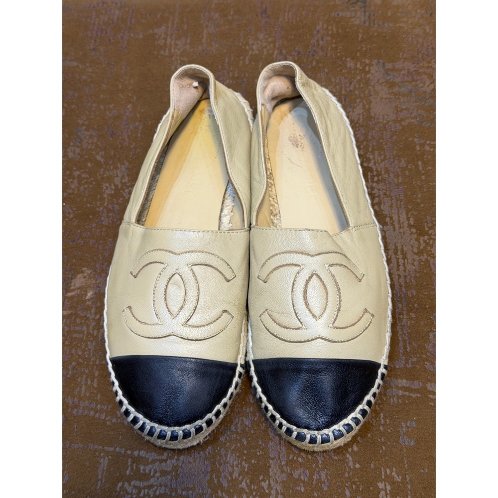 Chanel CC Logo Lambskin Leather Espadrilles Beige Black Cap Toe Flats Size 38